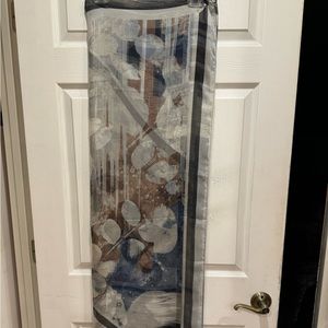NWOT Vera Wang scarf